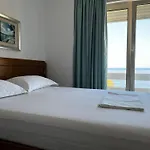 Menikos Apartments