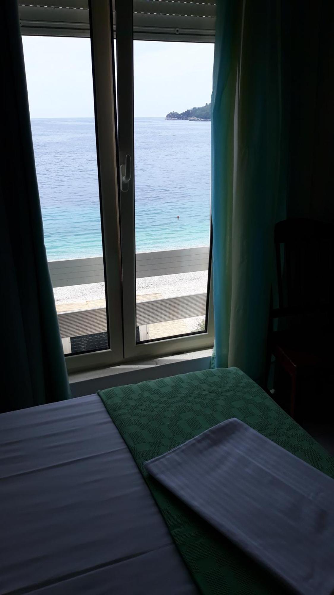 Menikos Leilighet Himare